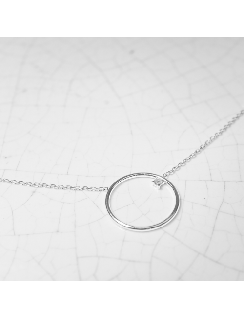 Collier moyen cercle fil rond  serti d'un diamant