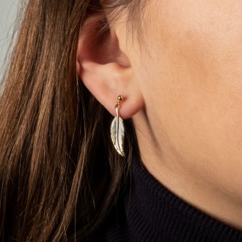 Boucle femme plume sur tige.