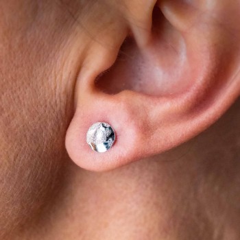 Petite boucle femme ronde grunge.