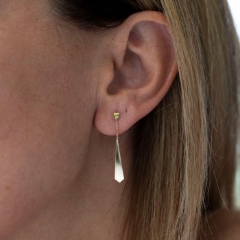 Boucle d'oreille petite cravate pendante 18 carats.