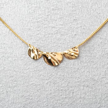 Trois demi ronds froissés