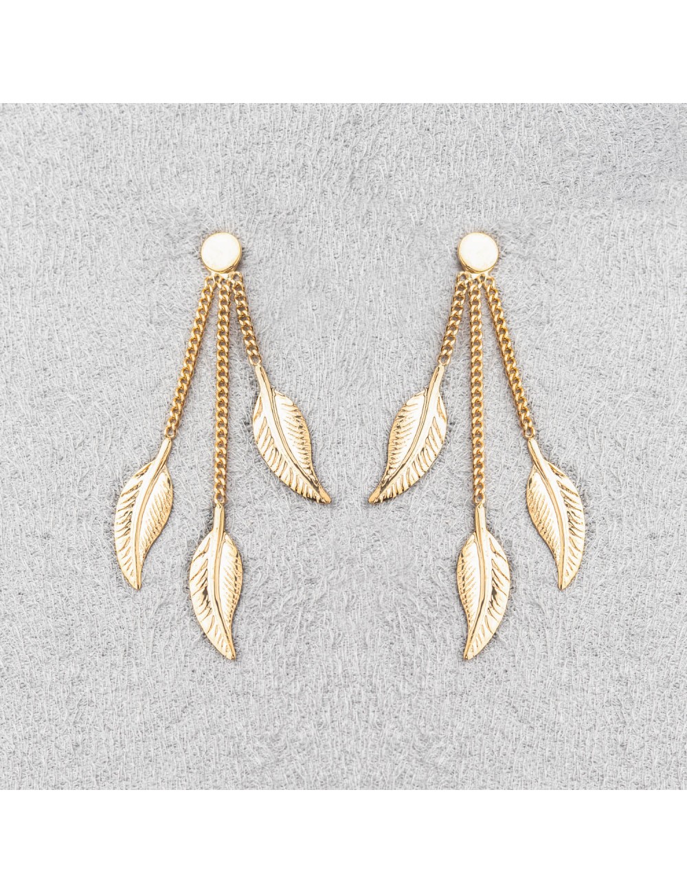 Bijou femme boucles d'oreilles 3 plumes pendantes.