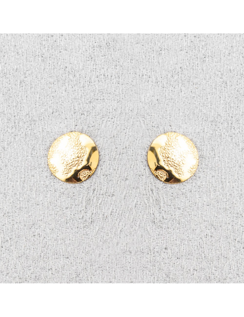 Petite boucle femme ronde grunge.