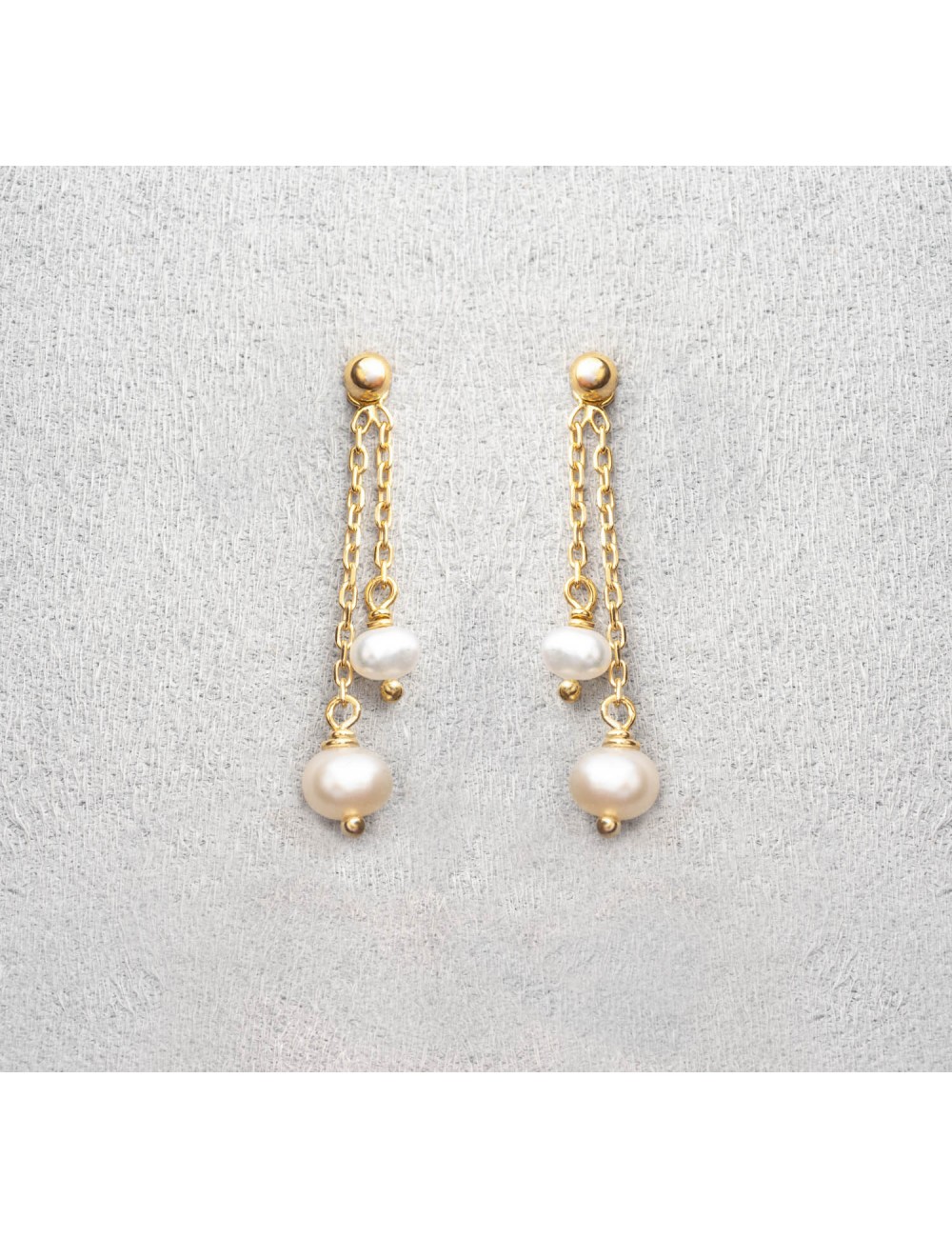 Boucle d'oreille femme quatre perles d'eau douce.