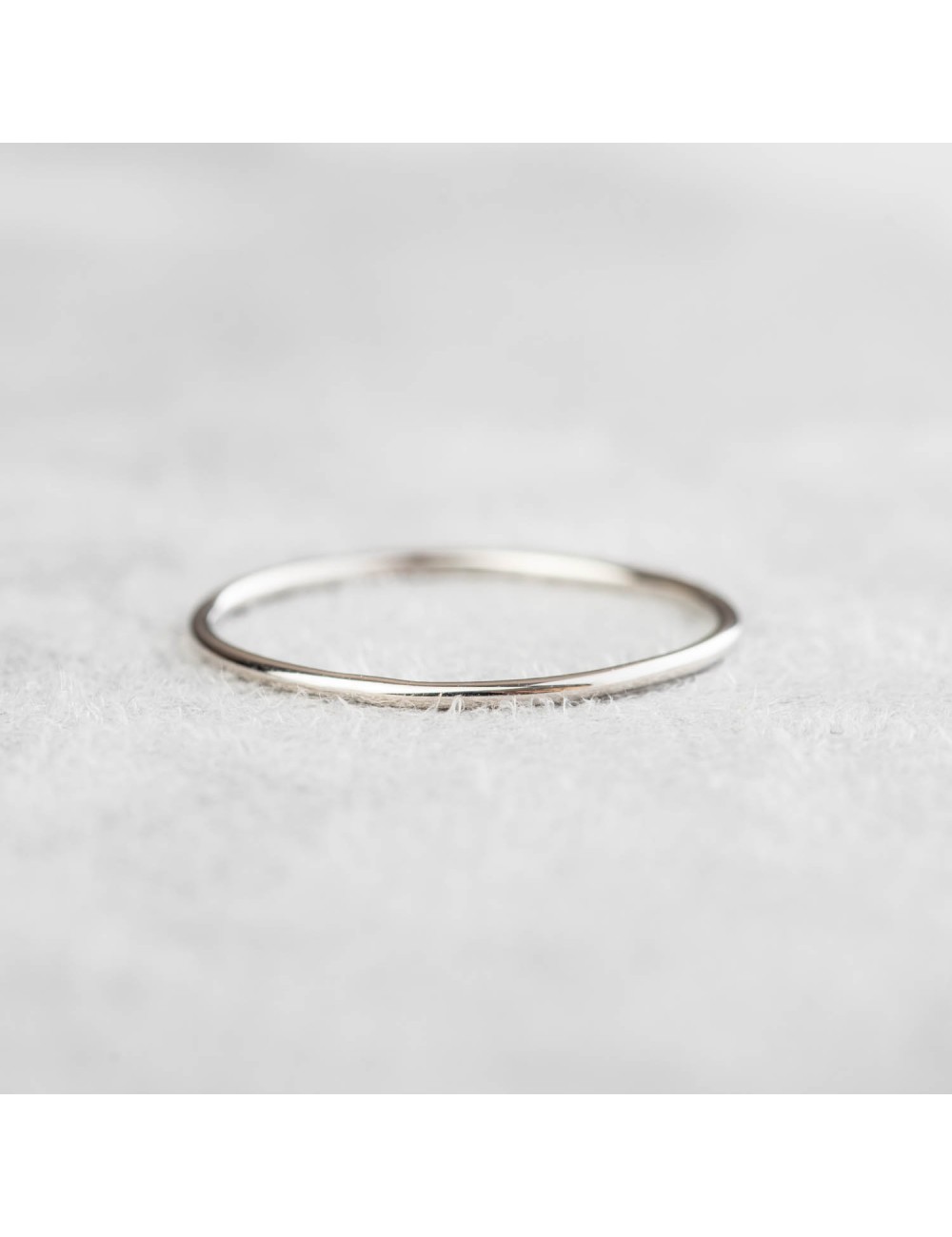 Bague fil simple or jaune blanc ou rose 18 Carats.