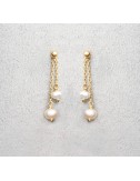 Boucle d'oreille femme en or 18 carats quatre perles d'eau douce.