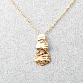 Collier femme triple cercles froissé en or 9 carats.