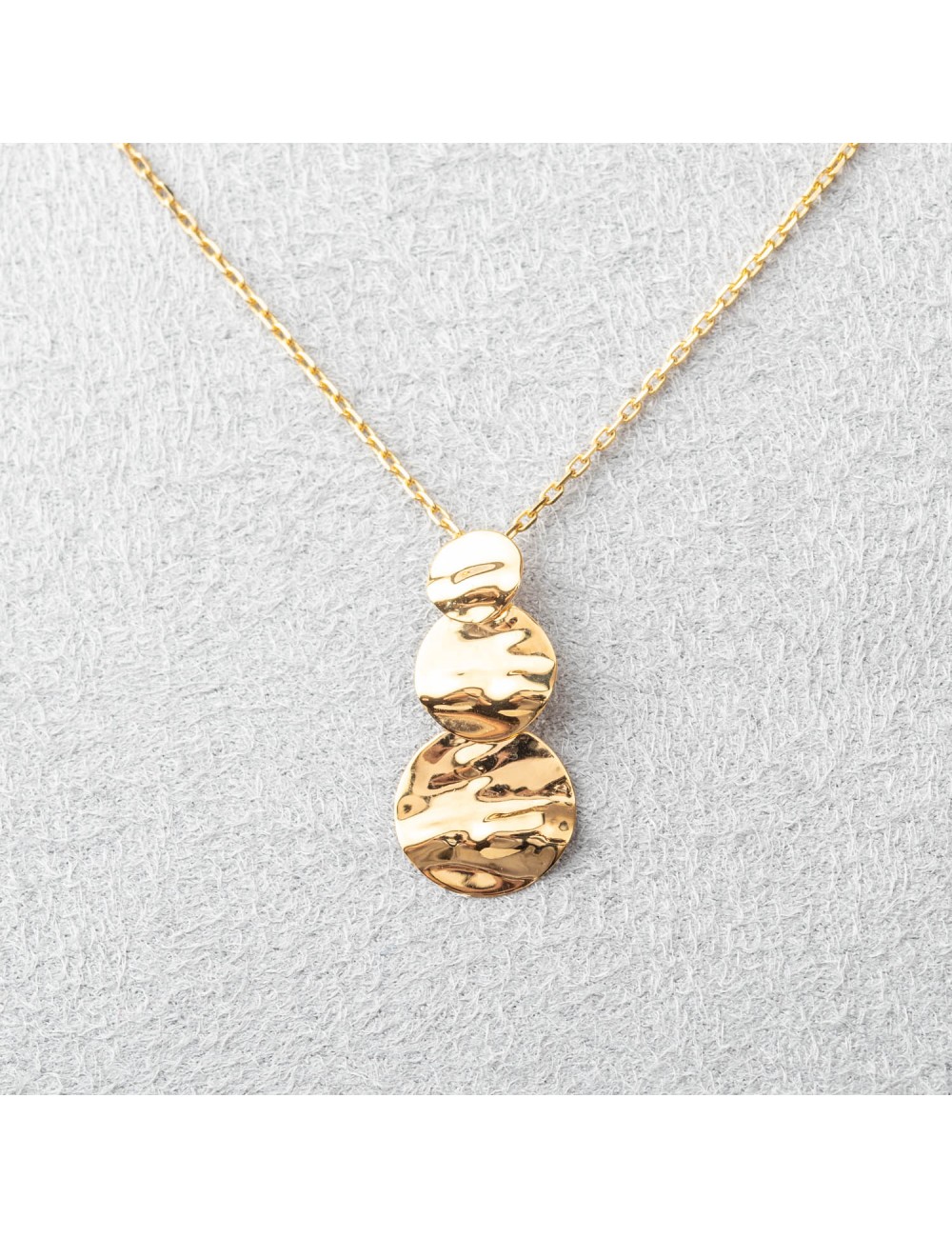 Collier femme triple cercles froissé en or 9 carats.