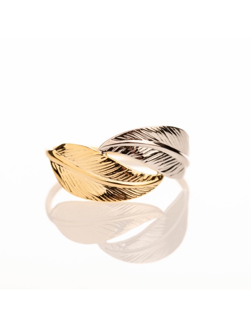 Bague grande double plume en or bicolore 9 carats.