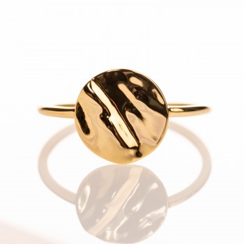 Bague moyen rond en or froissé 9 carats.