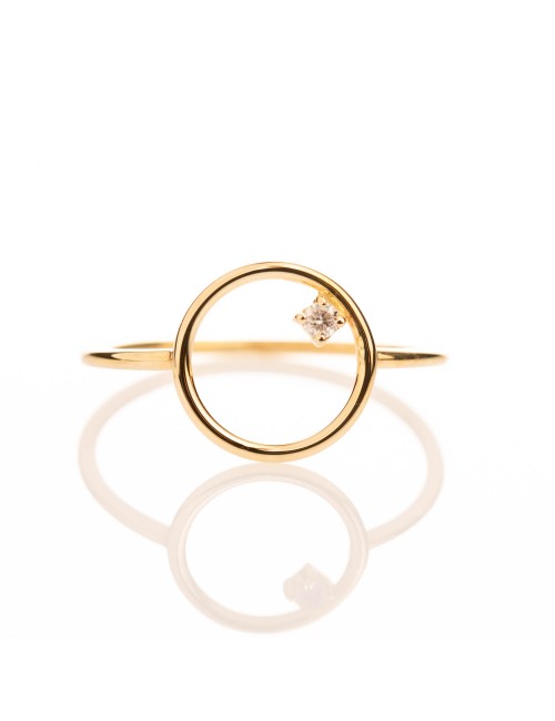 Bague rond ajouré et diamant de laboratoire en or 9 carats.