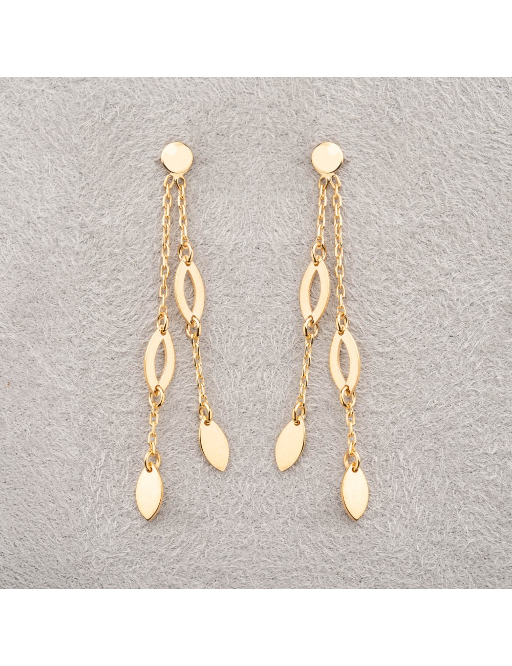 Boucle d'oreille femme navette ajourée pendante en or 9 carats.