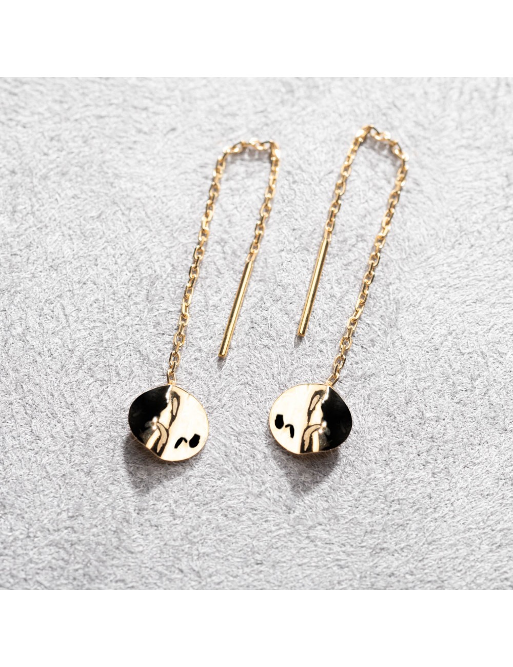 Boucle chaîne glissante avec rond froissé au lobe en or 9 carats.