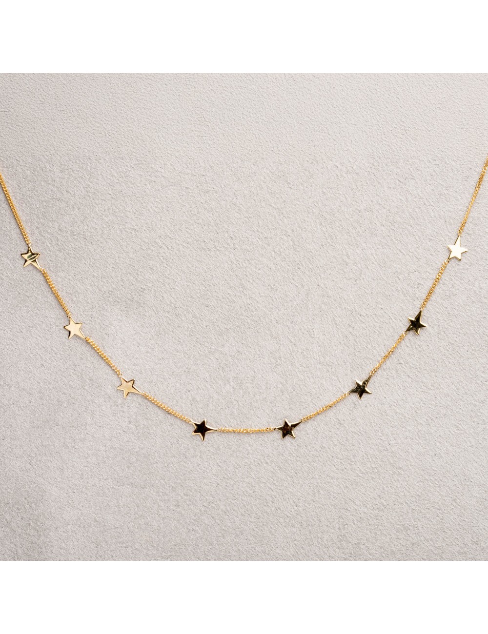 Collier femme étoiles asymétrique en or 9 carats.