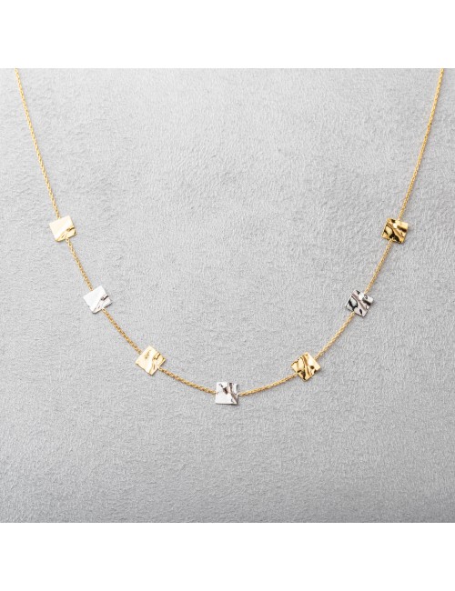 Collier femme orné de carré froissé en or 9 carats.