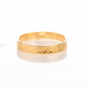 Bague homme alliance grunge en or 18 carats.