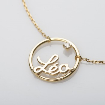 Bracelet femme personnalisable sur chaîne en or 9 carats.