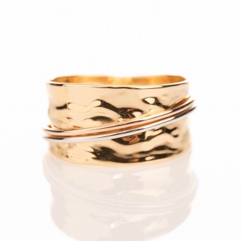 Bague femme or froissé 11mm avec fil rose et blanc en or 18 carats.