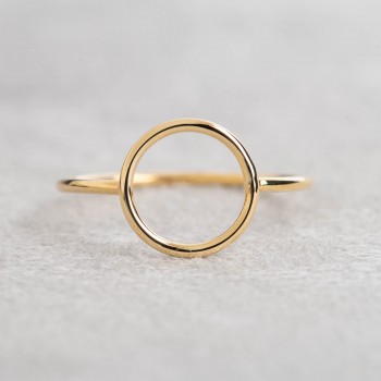 Bague femme rond ajouré en or 18 carats.