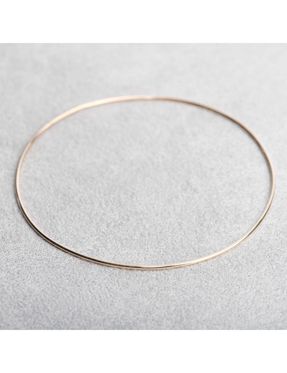 Bracelet femme rond rigide en or 18 carats.