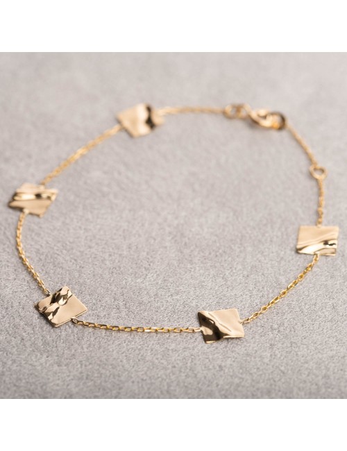 Bracelet femme avec cinq carré froissé en or 18 carats.