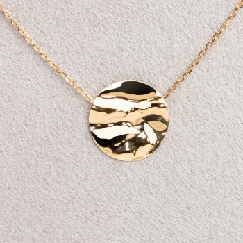 Collier femme grand rond froissé en or 18 carats.
